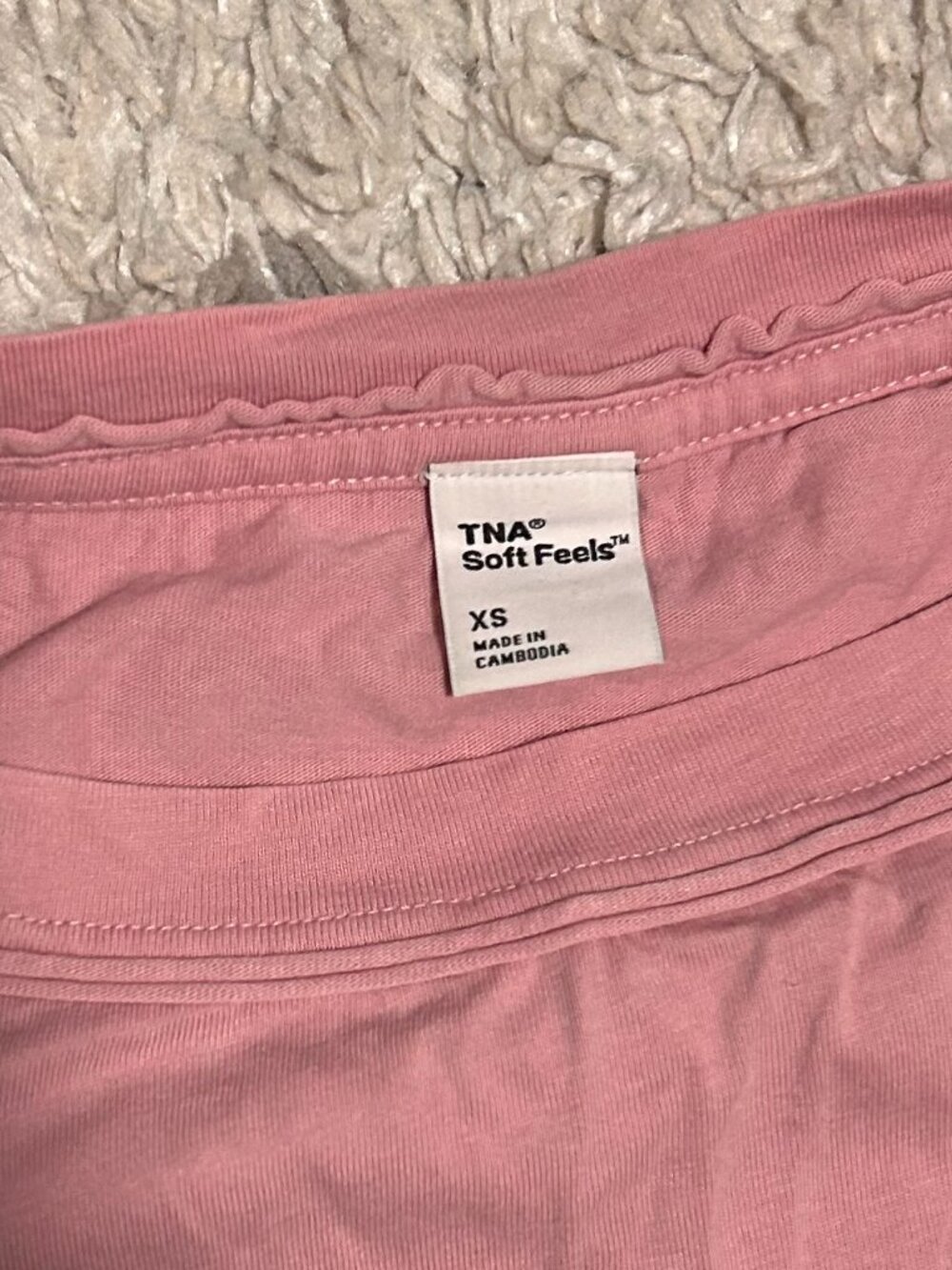 3/$15 🟣 Aritizia TNA Soft Feels Cropped Tee, Pink, Size X-small - Picture 2 of 2